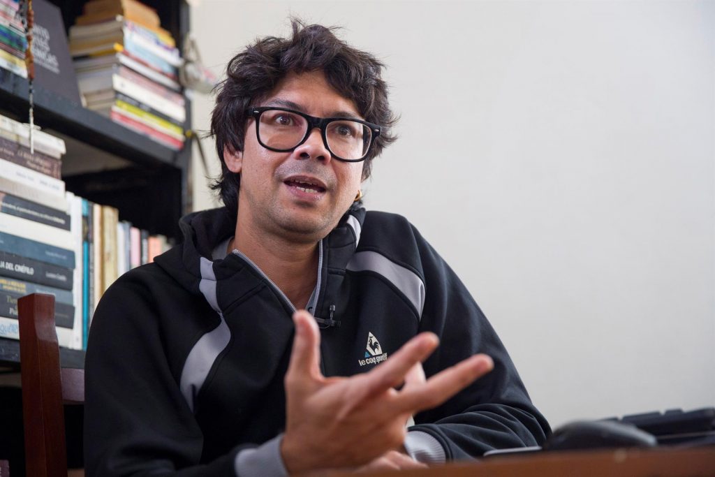 Líder de protestas en Cuba denuncia que la policía le impide salir de su casa