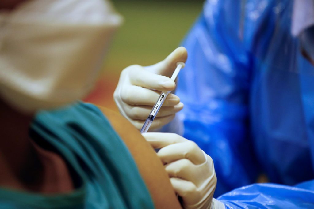 EEUU anuncia acuerdo de J&J y Covax para envío de vacunas a zonas de crisis