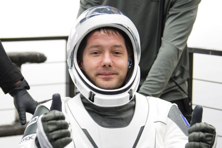 El astronauta Pesquet vuelve desde el espacio al placer de una ducha caliente