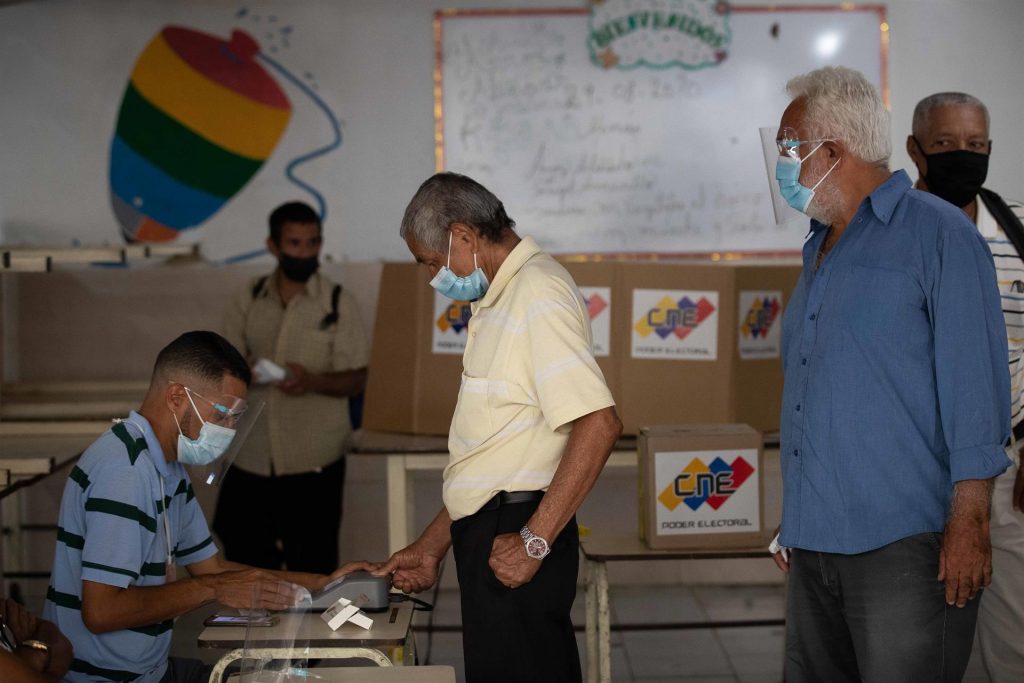 El CNE otorga al chavismo 18 de las 21 gobernaciones con el escrutinio acabado y 2 siguen en disputa