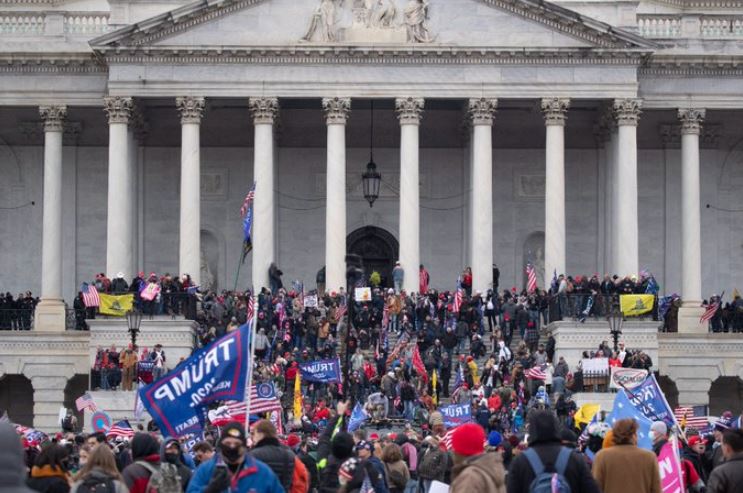 Juez de EEUU ve a Trump: "responsable" del asalto al Capitolio y los manifestantes son "peones"