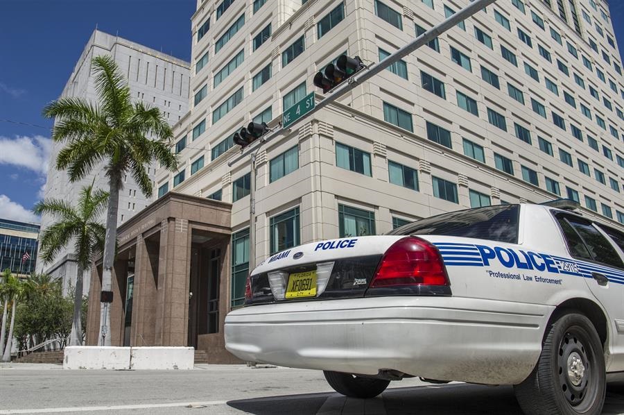 Menor de 14 años será procesada como adulto por disparar a policía en Florida