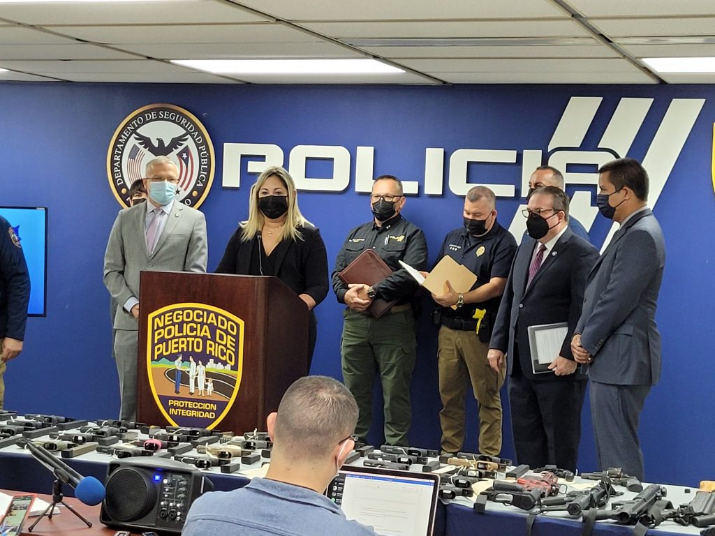 Alrededor de 800 detenidos en operativo policial en Puerto Rico