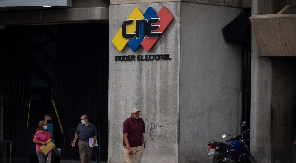 Oposición venezolana exige cambiar normas para impulsar referéndum revocatorio contra Maduro