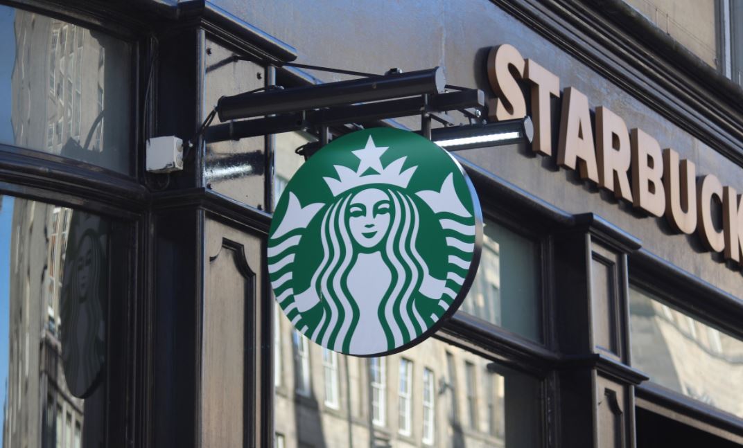 Fiscal de Nueva York apoya creación del primer sindicato de Starbucks en EEUU