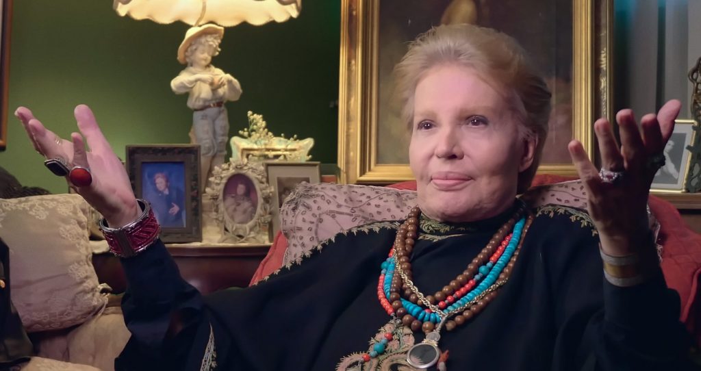 A subasta joyas, ropa y objetos del astrólogo Walter Mercado