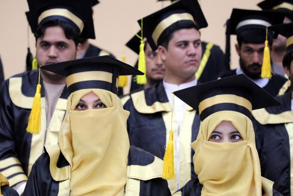 Los talibanes aseguran que las mujeres hoy están seguras en Afganistán