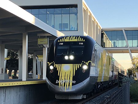 Servicio de trenes de alta velocidad en sur de Florida regresa con accidente