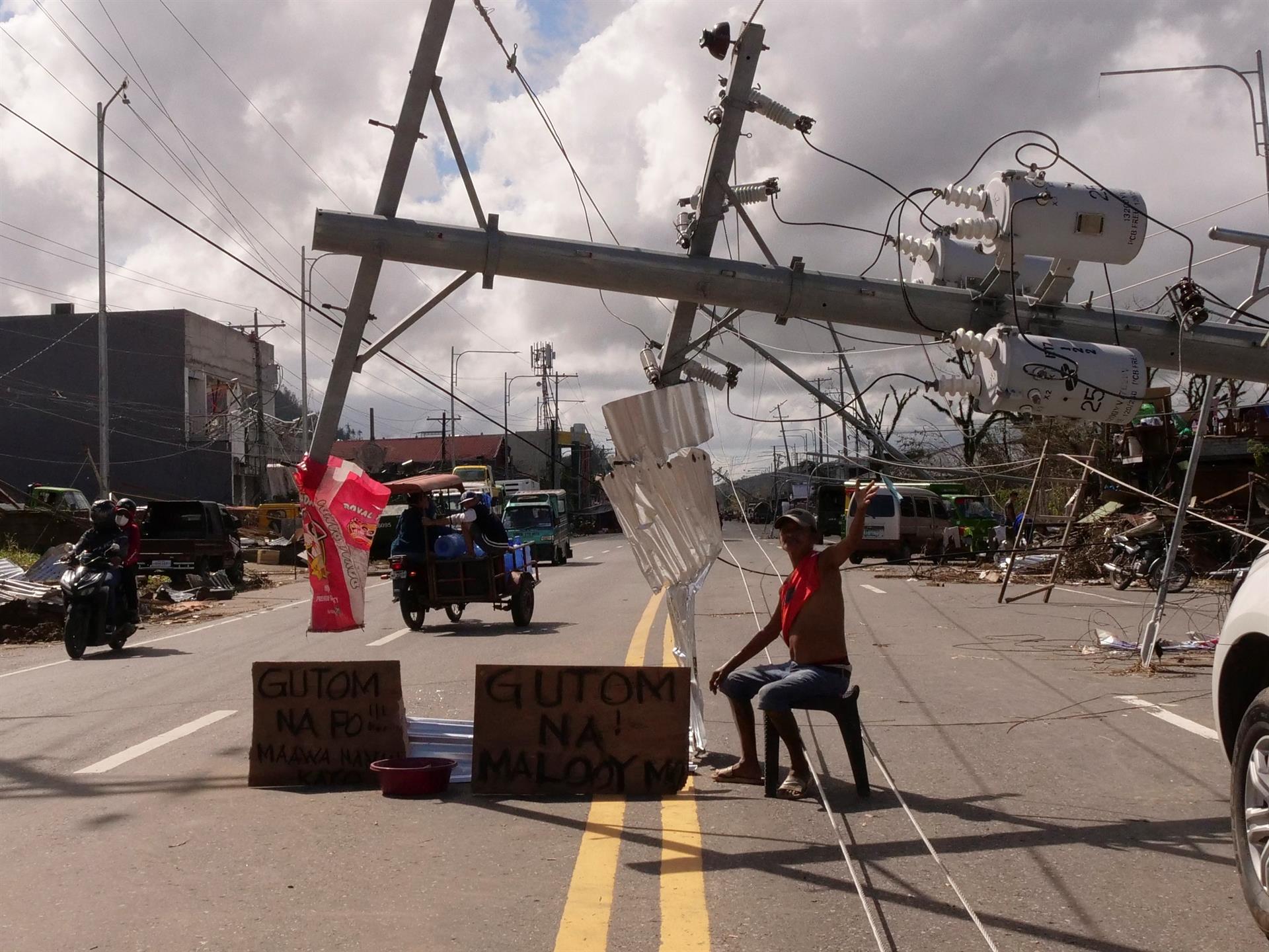 Al menos 208 muertos por el tifón Rai en Filipinas