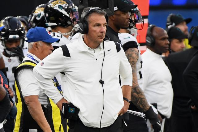 Jaguars despiden a su entrenador por dar una patada a un jugador