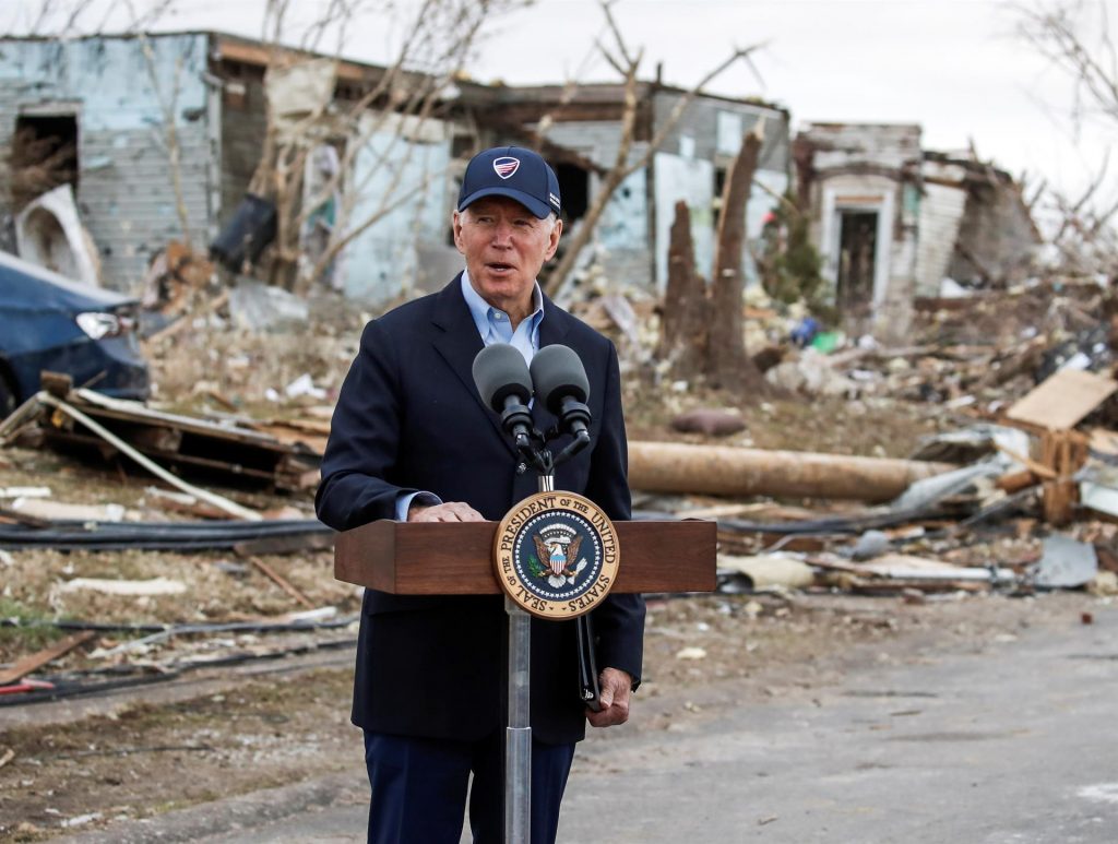 Biden visita Kentucky tras tornados y promete su ayuda para reconstrucción
