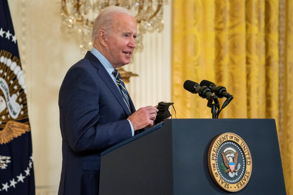 Biden reitera a Putin que EEUU responderá con "fuertes medidas" ante una escalada militar en Ucrania