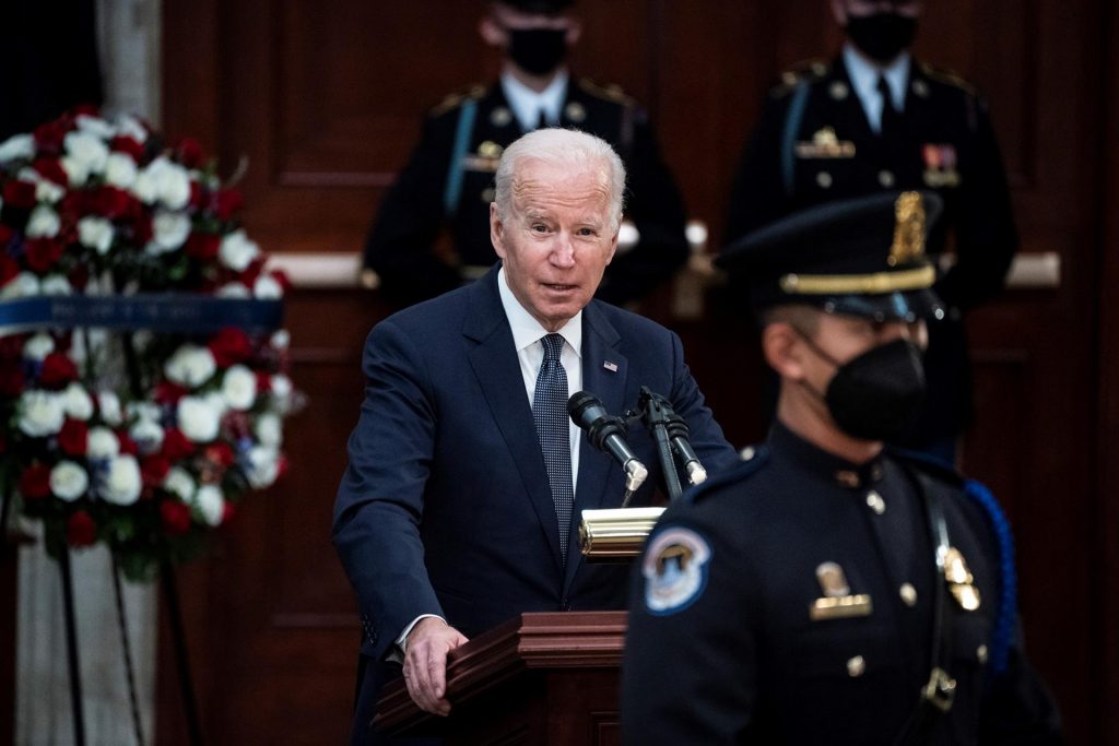 Biden ofrece US$ 424 millones para programas anticorrupción y prensa libre