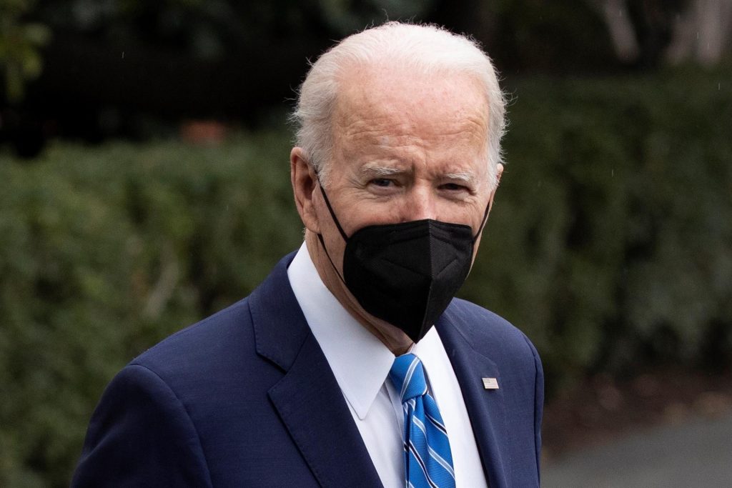 Biden pidió a Supremo revisar fallo que mantuvo en vigor "Quédate en México"