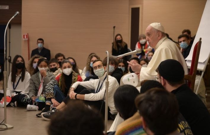 El papa desde Lesbos: "Detengamos este naufragio de civilización"