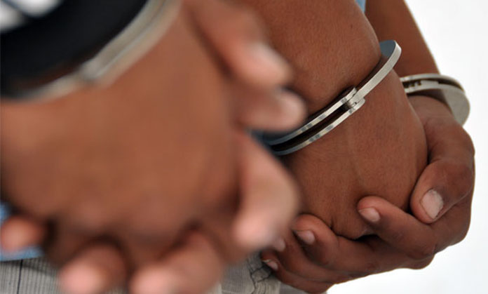 Un joven de 14 años es detenido por amenazar a compañeros de escuela en EEUU
