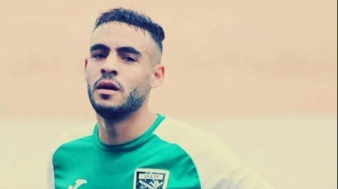 Un jugador muere por un golpe en la cabeza en pleno partido en Argelia