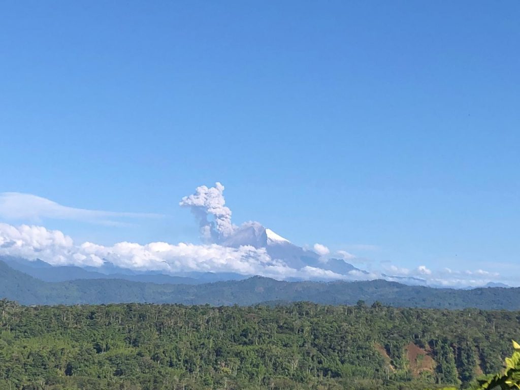 Volcán Sangay de Ecuador registra un enjambre de sismos muy similares