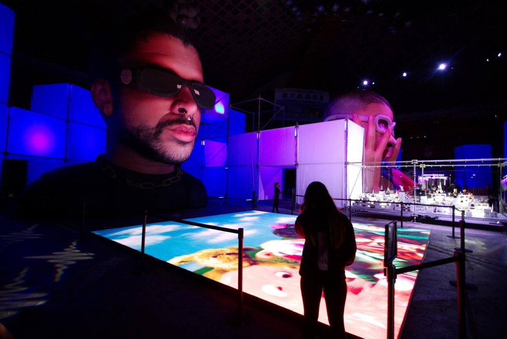 Bad Bunny convierte su primera presentación durante pandemia en una discoteca