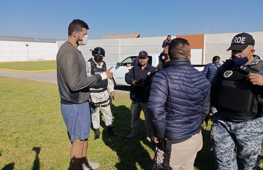 Grupo armado libera al basquetbolista Alexis Cervantes