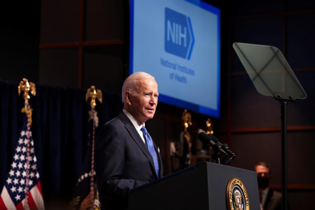Joe Biden amplia plan de vacunación y control de las fronteras de cara al invierno
