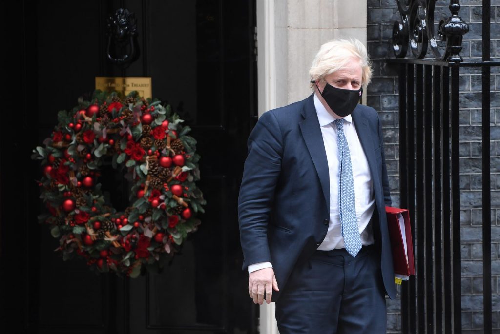 Una fiesta navideña en Downing Street pone contra las cuerdas a Boris Johnson
