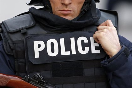 Un ladrón vestido de ninja y con una katana hiere a dos policías en Francia