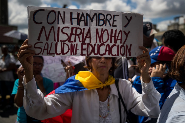 El salario de los profesores en Venezuela es de máximo 11 dólares