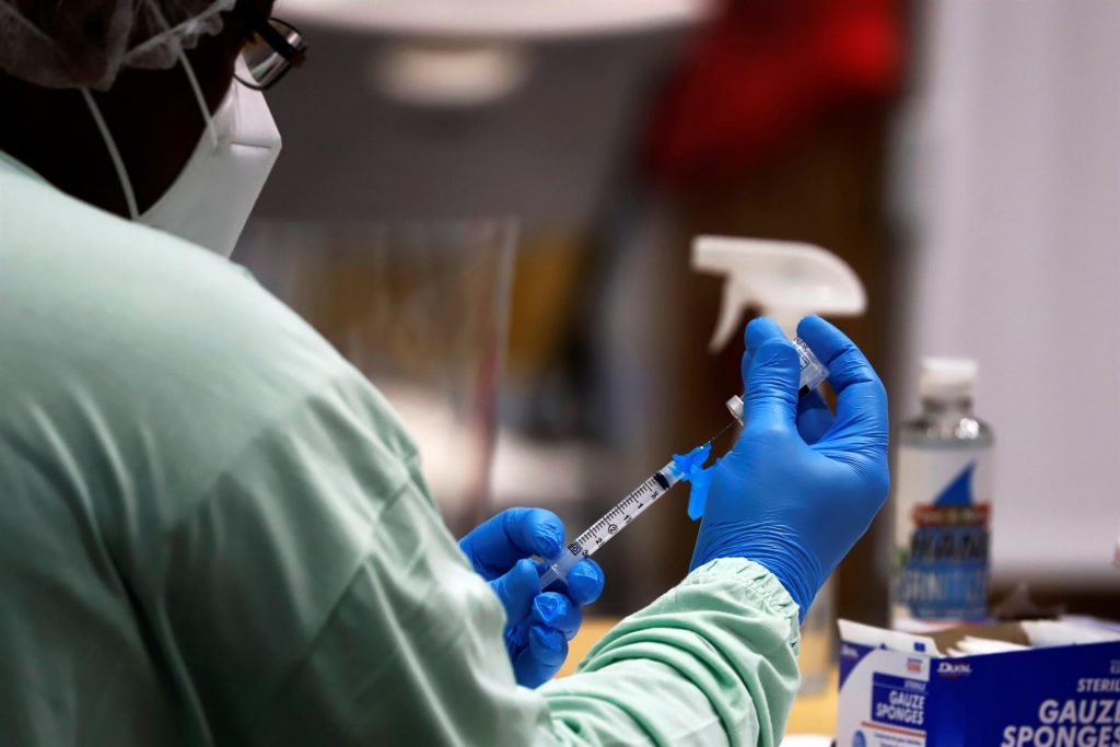 Puerto Rico obliga a personal de salud y educación a vacunación de refuerzo