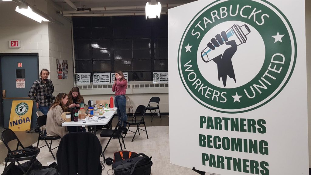 Empleados de Starbucks hacen historia con primer sindicato de la cadena