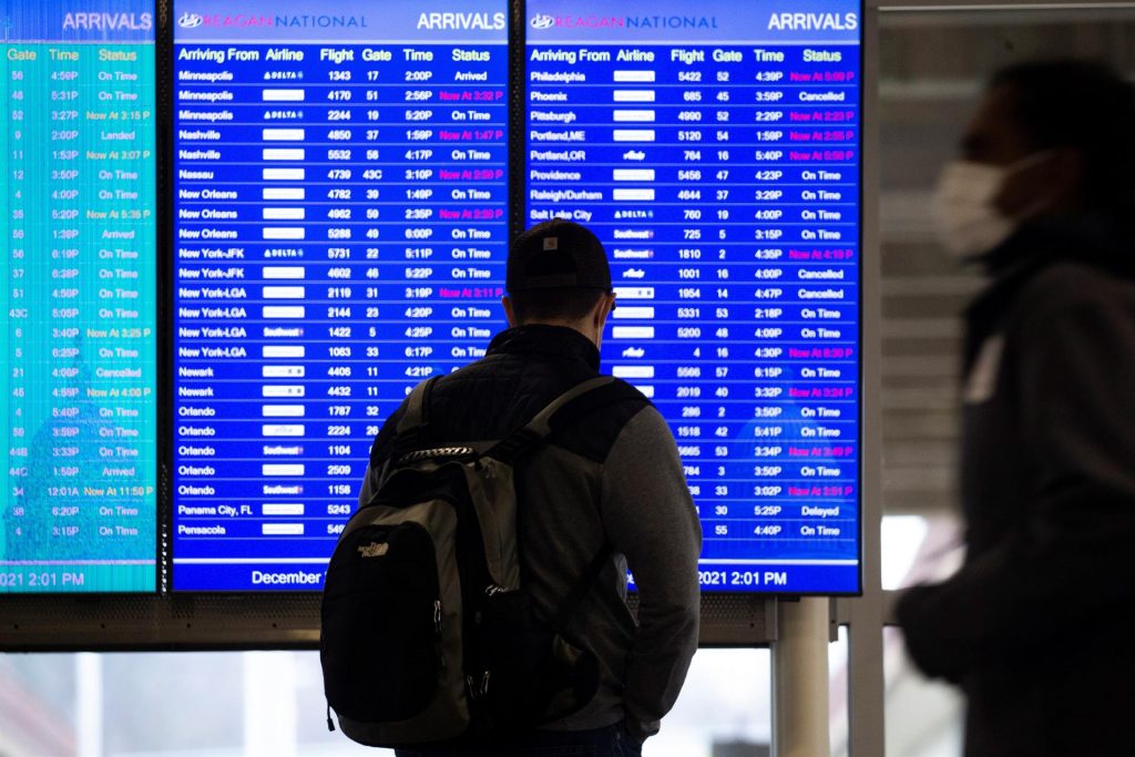 Más de mil vuelos cancelados en Estados Unidos ante avance de ómicron