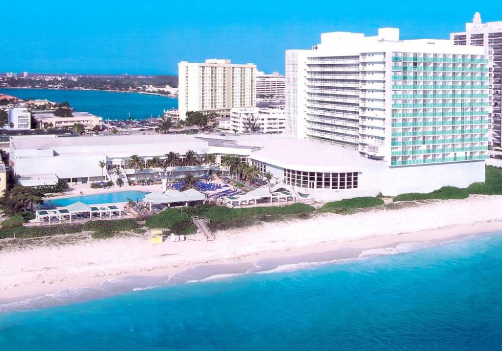 Orden de demoler hotel Deauville de Miami Beach enfurece a conservacionistas