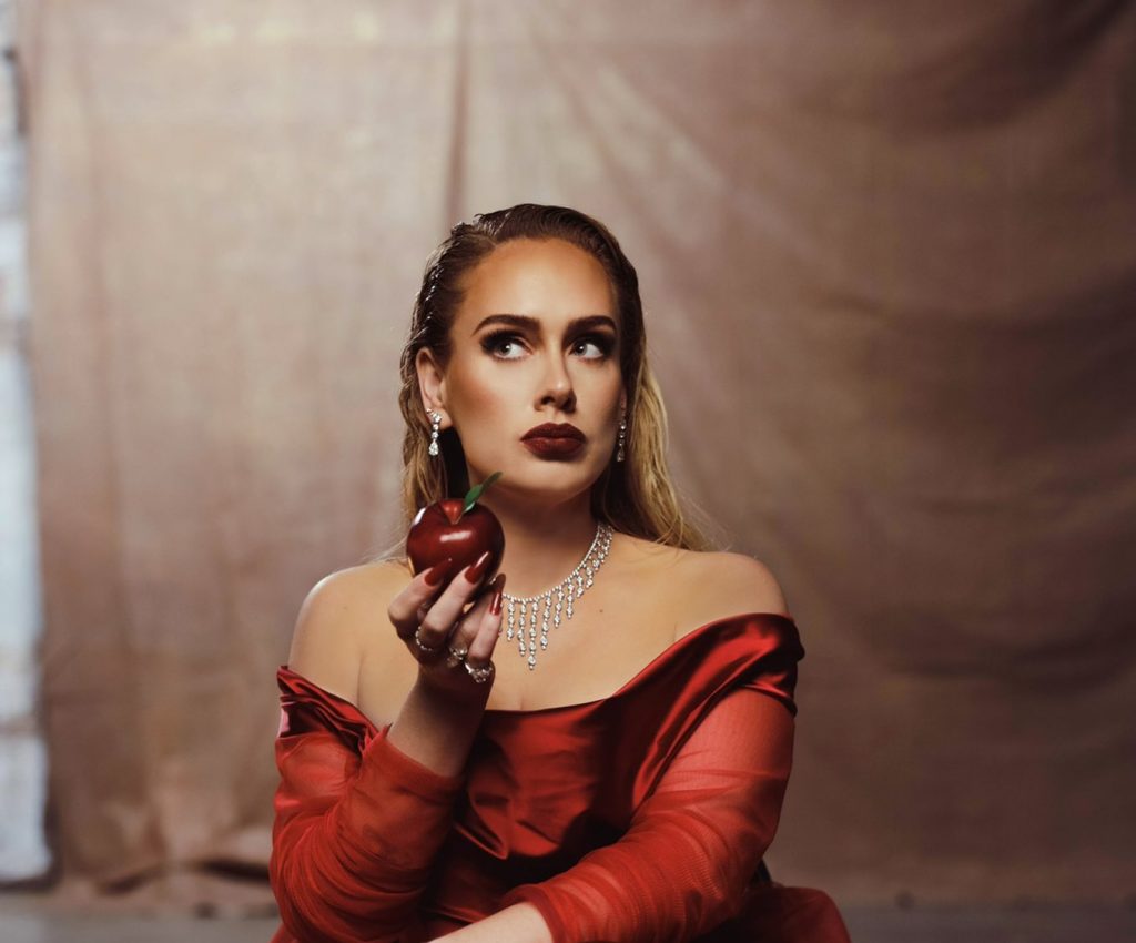 Entre lágrimas, Adele canceló su espectáculo en Las Vegas por la COVID-19