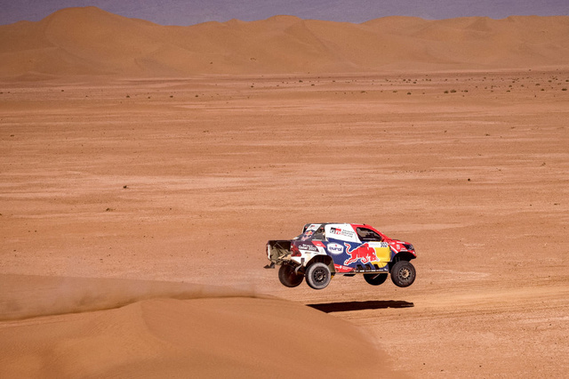Al-Attiyah gana su cuarto Dakar en coches; Lategan vence la última etapa