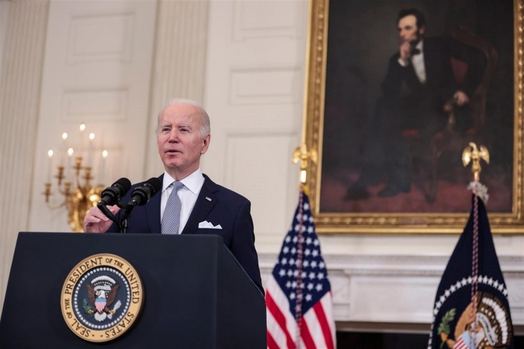 Biden ordenó a aseguradoras cubrir gratis 8 test caseros al mes por persona