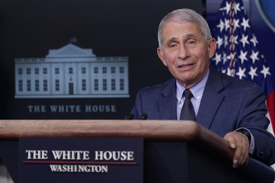 Fauci es optimista ante la posibilidad que ómicron llegue a su pico en febrero
