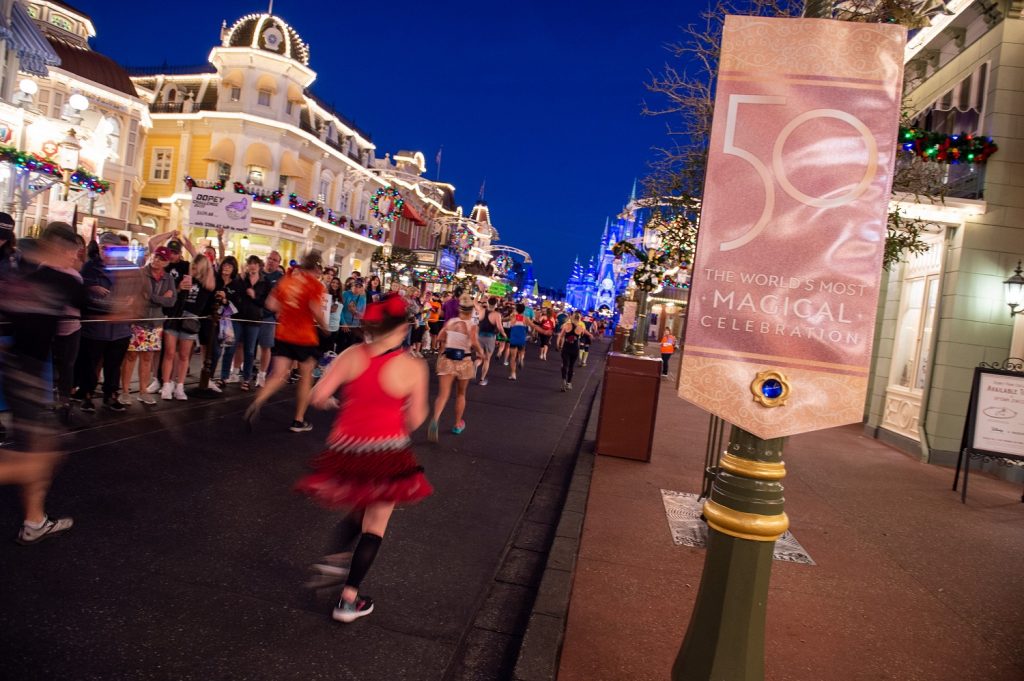 Este floridano completó su carrera 100 en el Maratón Walt Disney World 2022