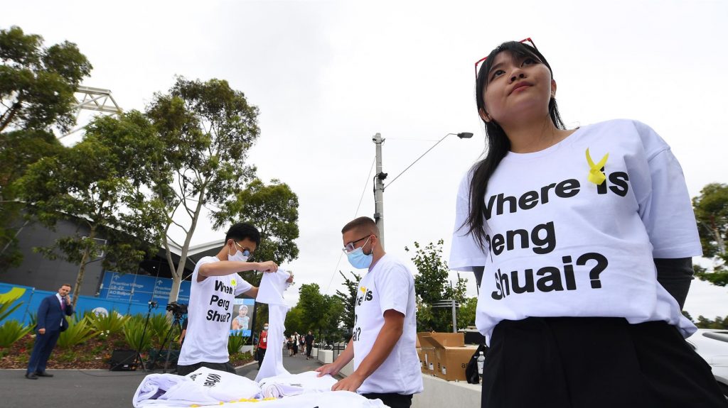“¿Dónde está Peng Shuai” el mensaje de mil camisetas en la final femenina del Abierto de Australia