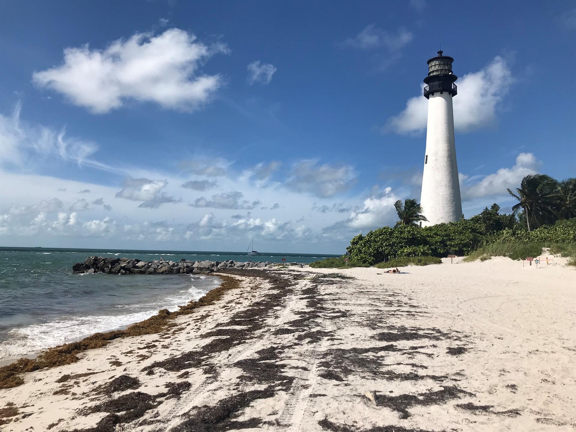 La lucha por colgar el cartel de No fumar en las playas de Florida