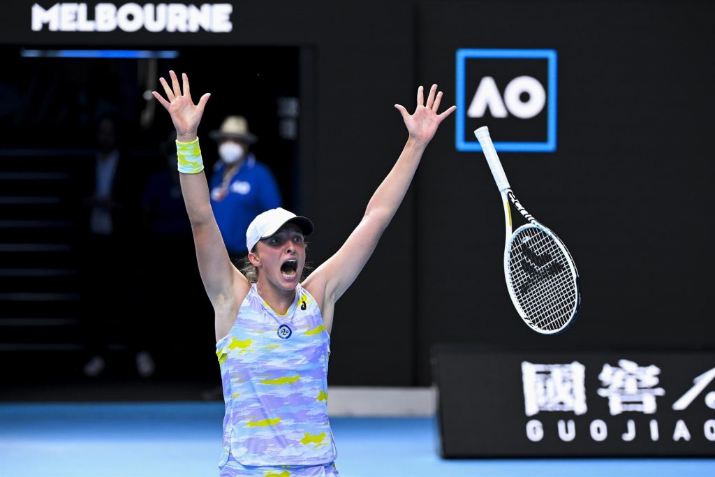 Swiatek y Collins pasan a las semifinales del Abierto de Australia