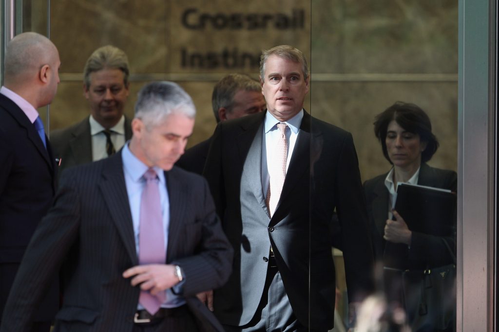 Publican acuerdo económico que podría blindar a príncipe Andrés contra juicio