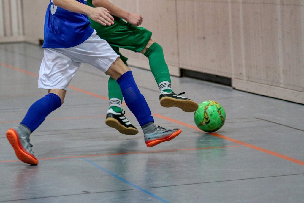 Árbitro sacó un arma e hirió a 2 jugadores en partido de fútbol sala amateur en Brasil