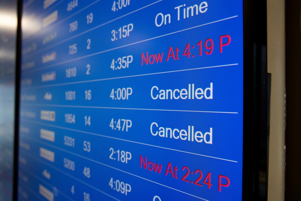 Aeropuertos de EEUU ocupan ya dos tercios de las cancelaciones de vuelos
