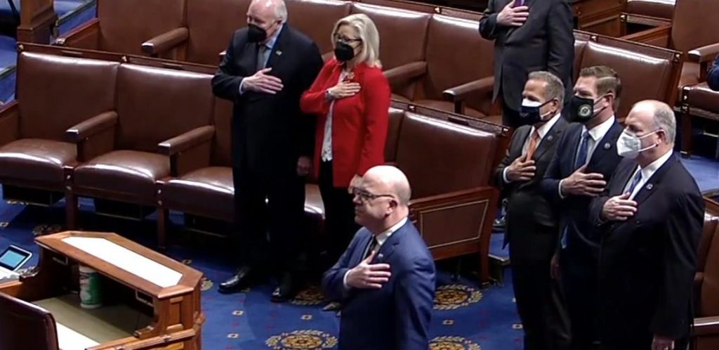 Los Cheney fueron los únicos republicanos en acto por aniversario de asalto al Capitolio