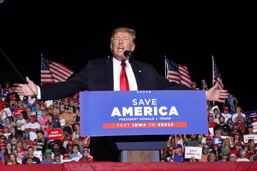 Citado exportavoz de Trump por el comité que investiga asalto al Capitolio