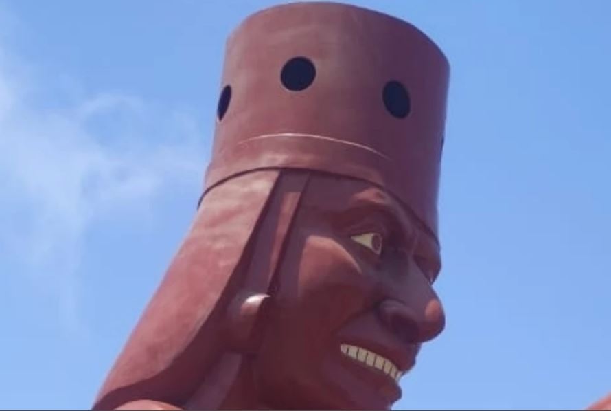 Destruyen la estatua con enorme falo instalada para atraer turistas en Perú