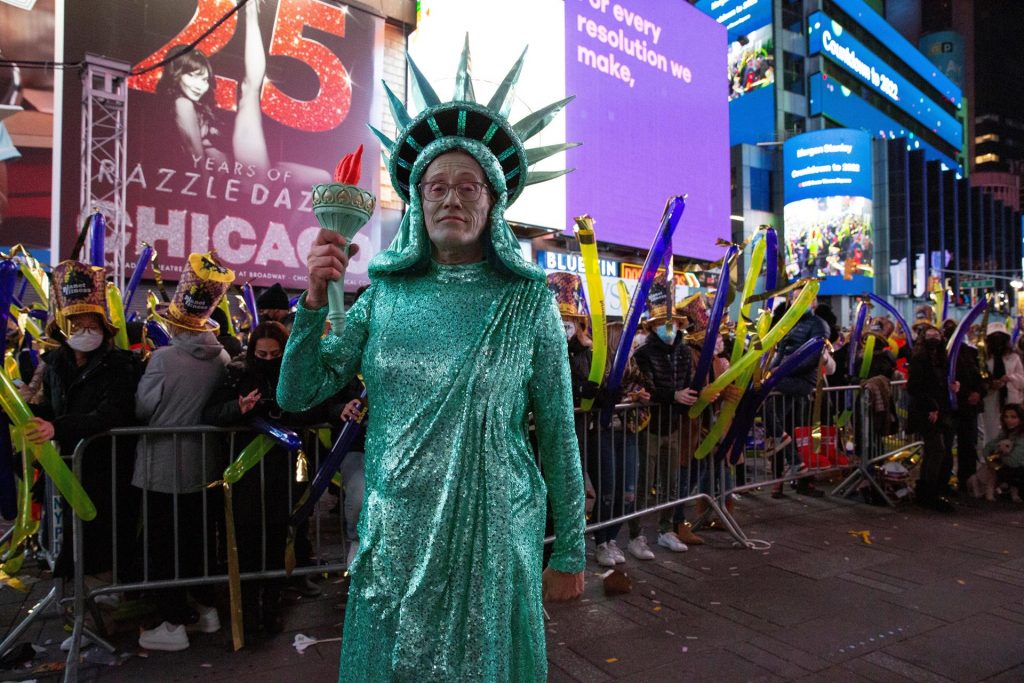 Confeti, luces, música y buenos deseos en la fiesta de fin de año en Times Square