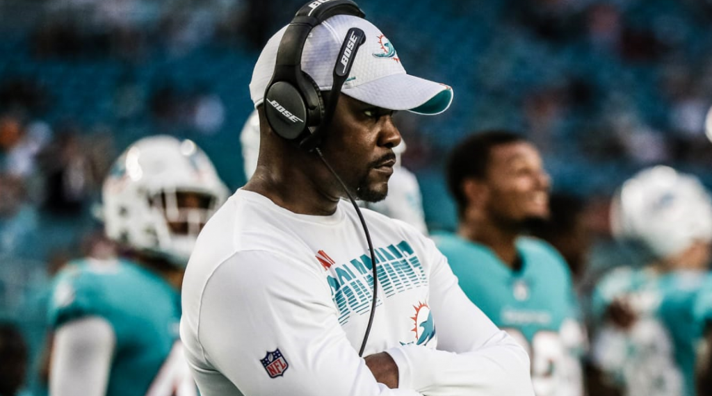Miami Dolphins despidieron al entrenador Brian Flores