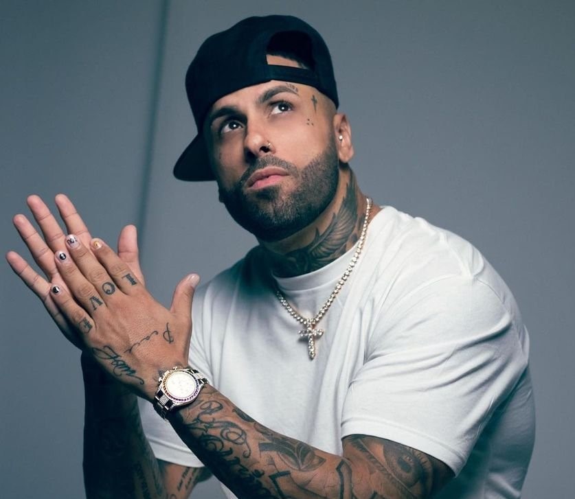 El puertorriqueño Nicky Jam lanza su nuevo tema Ojos Rojos