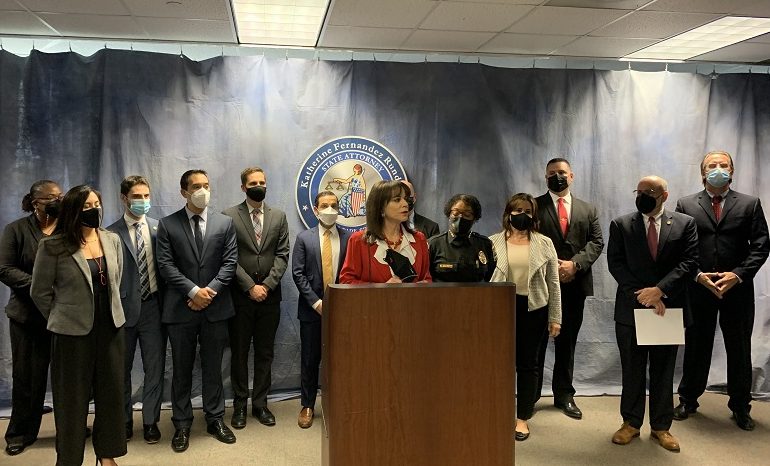 Acusados 3 agentes de Policía de Miami-Dade por uso excesivo de la fuerza